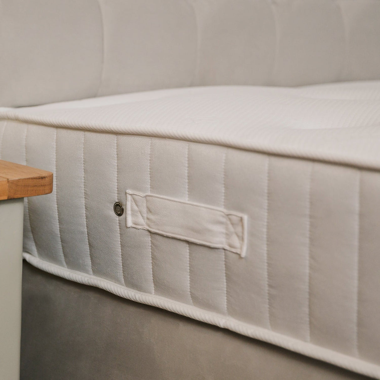 Hotel Anniversary 1000 Pocket Sprung Luxury Divan Bed Set
