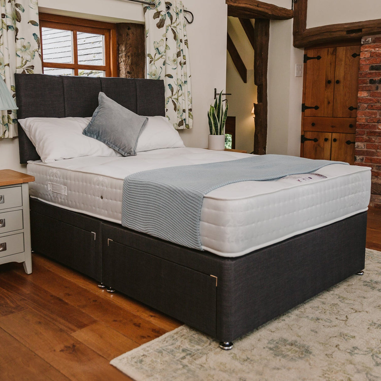 Knightsbridge Deluxe 1000 Pocket Sprung Hotel Divan Bed Set