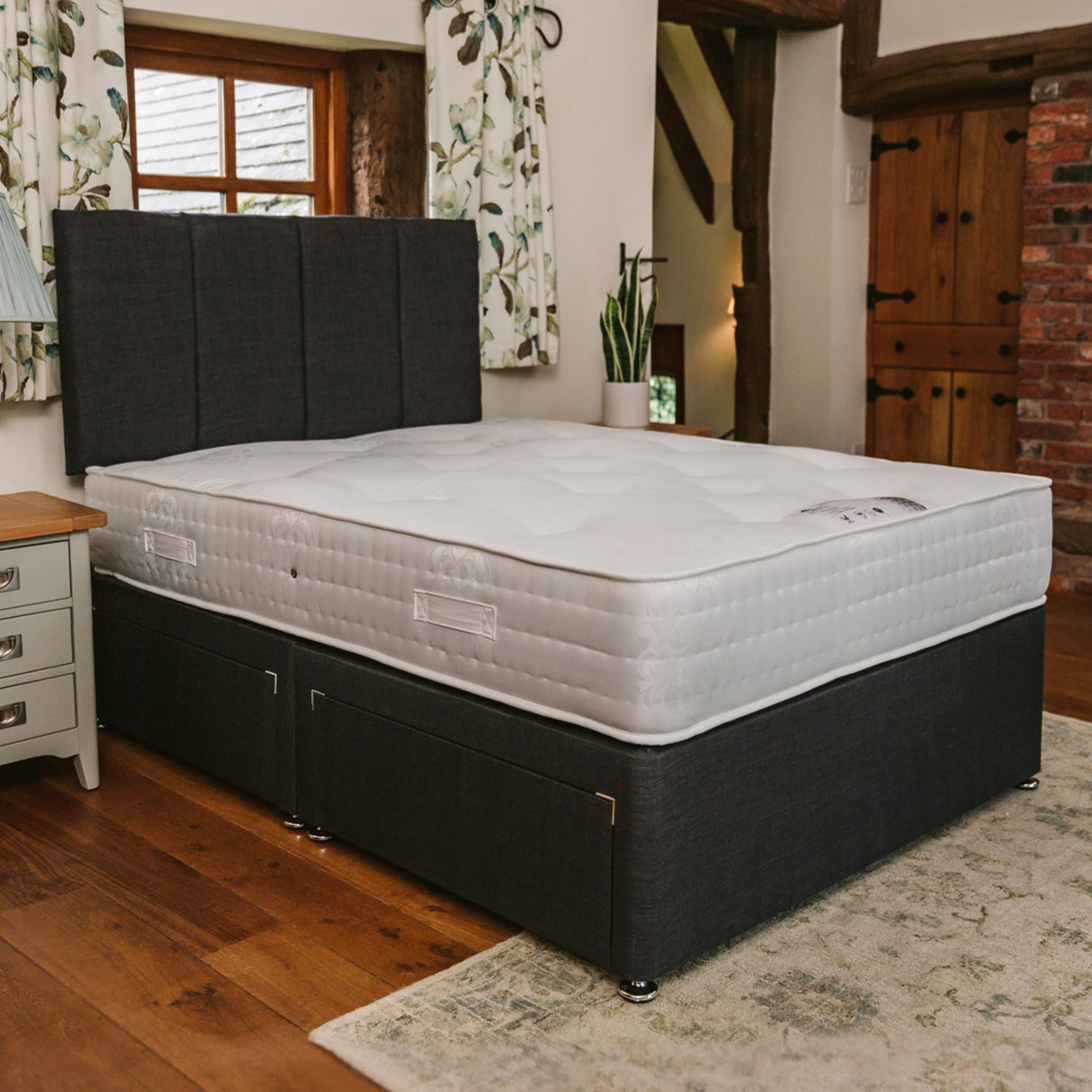 Knightsbridge Deluxe 1000 Pocket Sprung Hotel Divan Bed Set