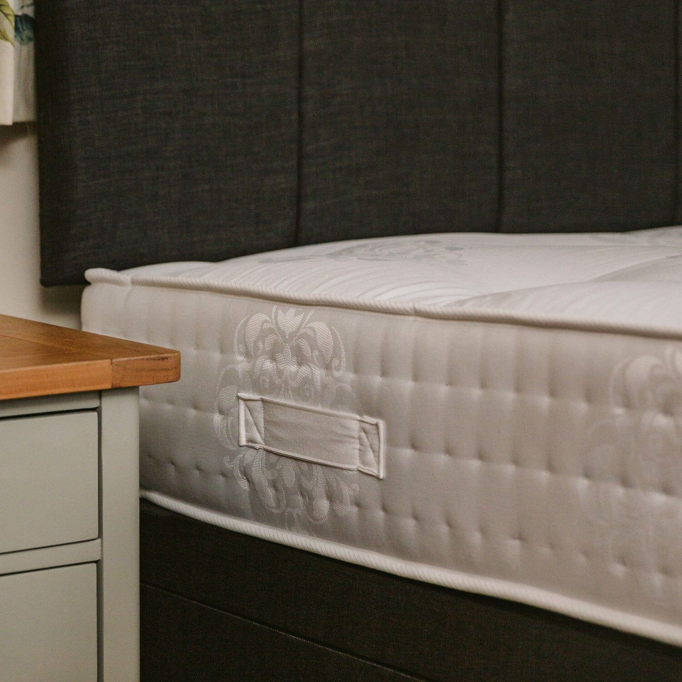 Knightsbridge Deluxe 1000 Pocket Sprung Divan Bed Set Divan Bed Set Divan Base Direct 